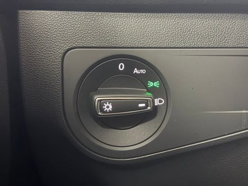 Used 2022 Volkswagen Tiguan SE w/ Panoramic Sunroof Package image 15