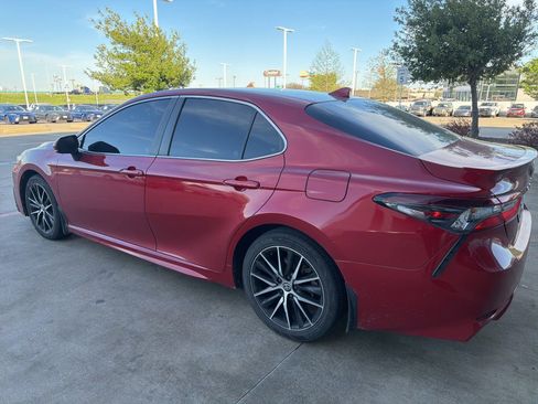 Used 2021 Toyota Camry SE image 12