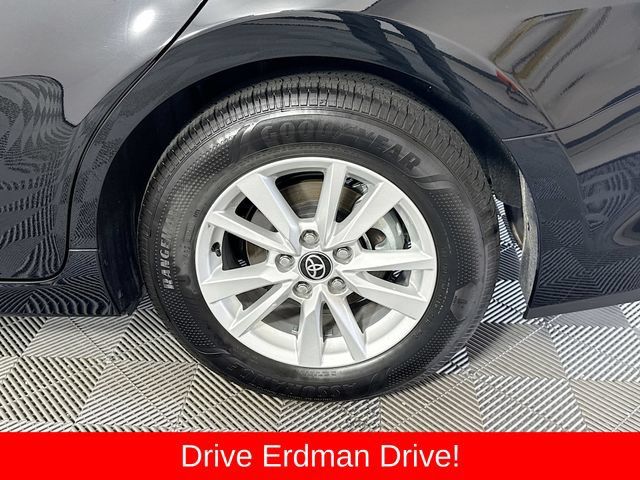 Used 2026 Toyota Camry LE w/ Convenience Package FWD image 4