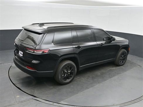 New 2025 Jeep Grand Cherokee L Altitude image 32