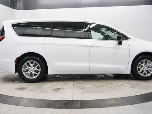 New 2026 Chrysler Voyager LX image 10