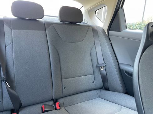 Used 2025 Kia K4 LXS image 36