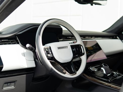 Used 2023 Land Rover Range Rover Sport First Edition image 5