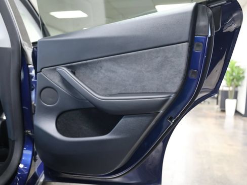 Used 2023 Tesla Model Y Long Range AWD/4WD image 42