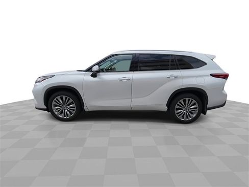 Used 2022 Toyota Highlander Platinum image 5