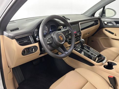 Certified 2026 Porsche Macan AWD/4WD image 4