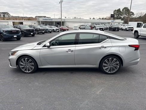 Used 2023 Nissan Altima 2.5 SL FWD image 21