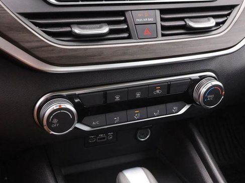 Used 2025 Nissan Altima 2.5 SV FWD image 16