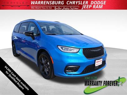 New 2026 Chrysler Pacifica Select