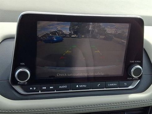 Used 2023 Nissan Rogue SV image 18