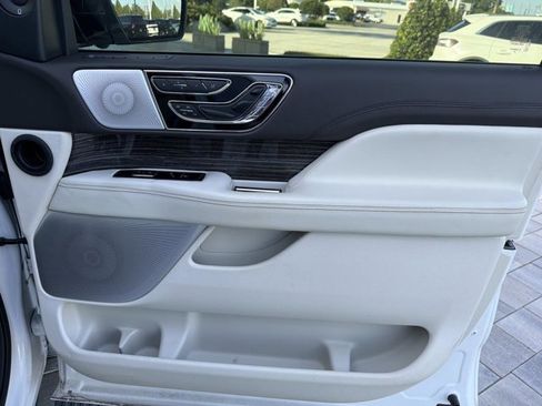 Used 2020 Lincoln Navigator Black Label w/ Cargo Convenience Package AWD/4WD image 18