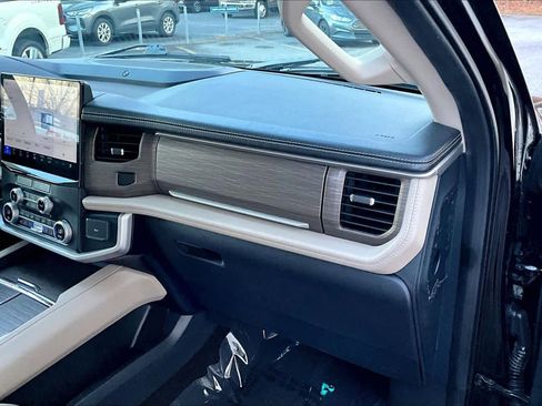 Certified 2023 Ford Expedition Limited image 18