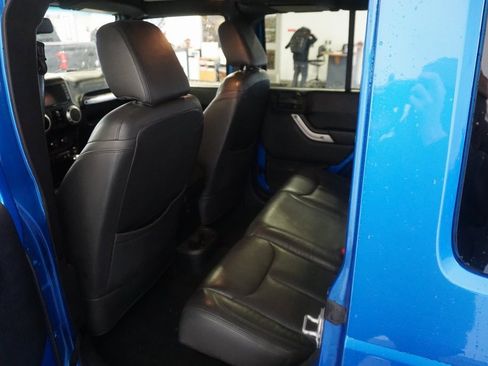 Used 2016 Jeep Wrangler Unlimited Sahara w/ Connectivity Group image 19