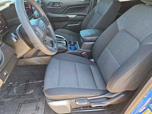 Used 2025 Chevrolet Colorado Trail Boss AWD/4WD image 11