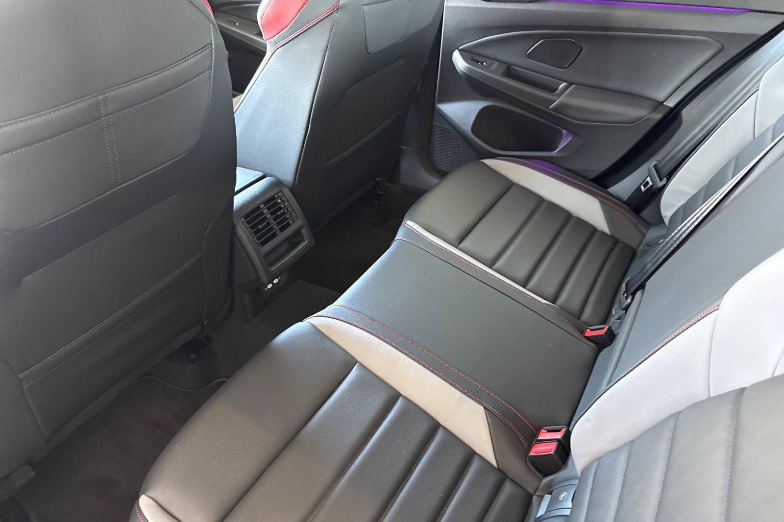 New 2026 Volkswagen GTI SE FWD image 11