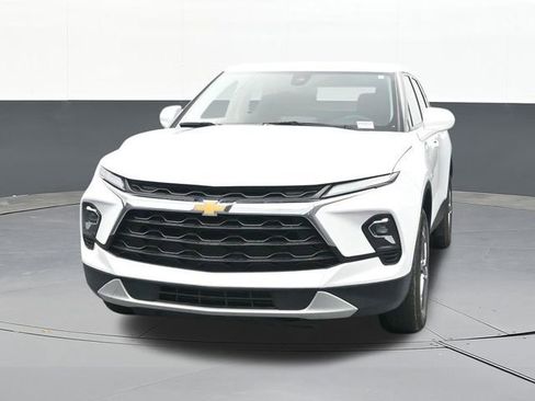 Used 2024 Chevrolet Blazer LT image 2