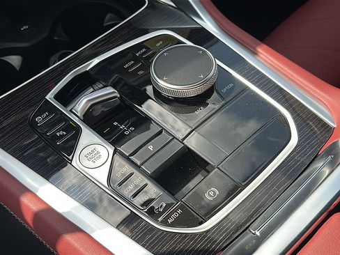 New 2026 BMW X6 xDrive40i w/ Climate Comfort Package image 25