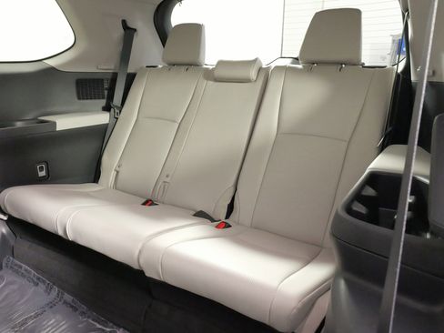 Used 2024 Toyota Grand Highlander XLE image 36