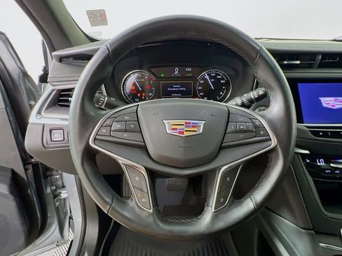 Used 2025 Cadillac XT5 Luxury FWD image 12