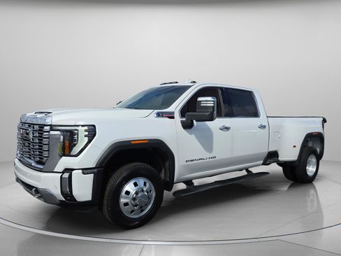 Used 2024 GMC Sierra 3500 Denali w/ Denali Reserve Package image 2