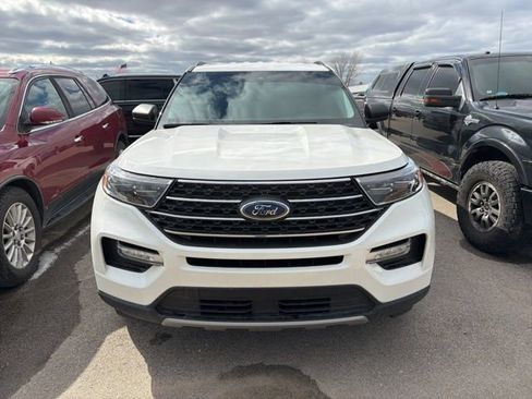 Used 2022 Ford Explorer XLT w/ Equipment Group 202A image 2