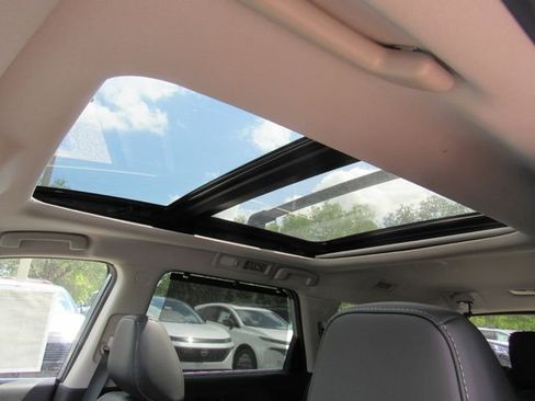 New 2026 Nissan Pathfinder Platinum FWD image 25