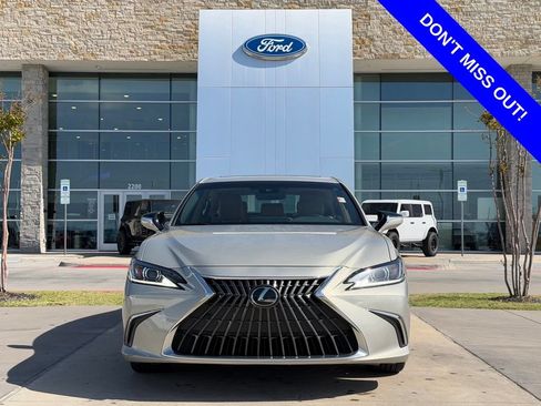 Used 2024 Lexus ES 350 w/ Premium Package FWD image 2