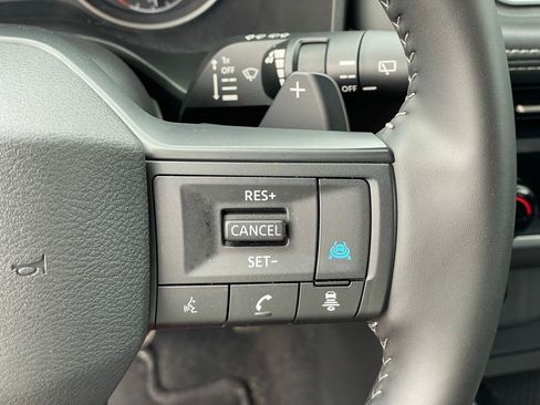 Certified 2025 Nissan Rogue SV image 18