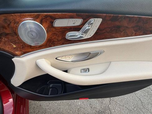 Used 2017 Mercedes-Benz E 300 4MATIC image 10