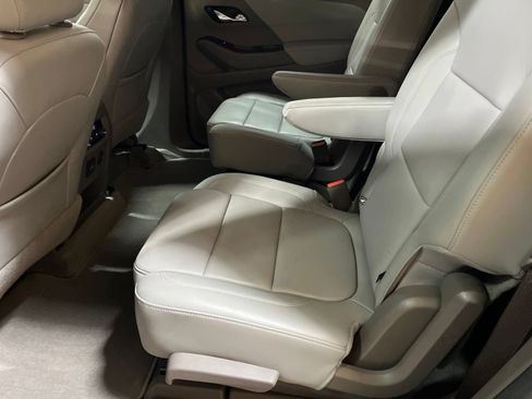 Used 2020 Chevrolet Traverse LT w/ LT Premium Package FWD image 15