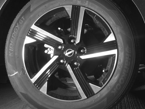 Used 2025 Nissan Sentra SV FWD image 18