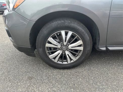 Used 2019 Nissan Pathfinder SV image 19