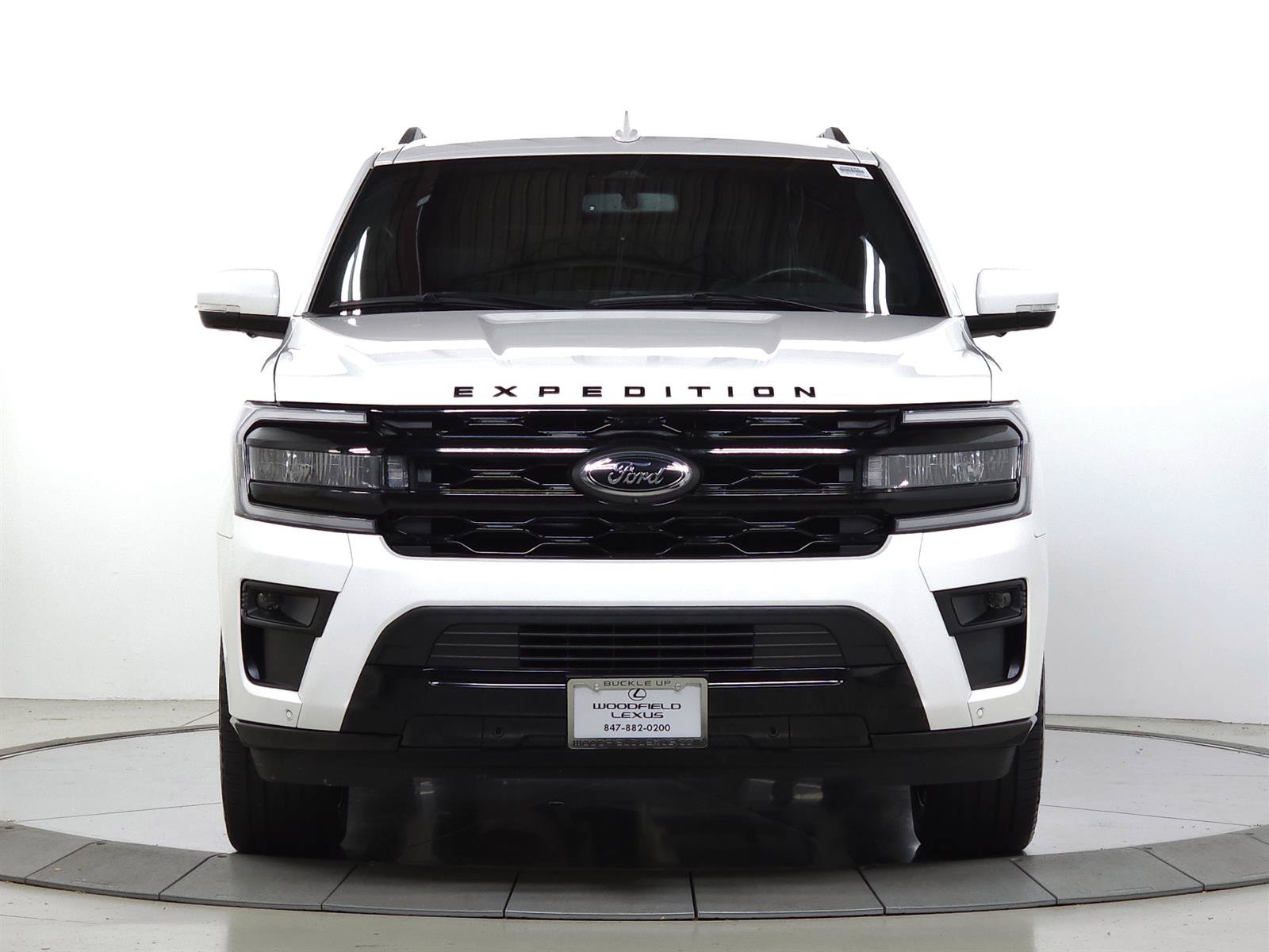 Used 2024 Ford Expedition Limited AWD/4WD image 2