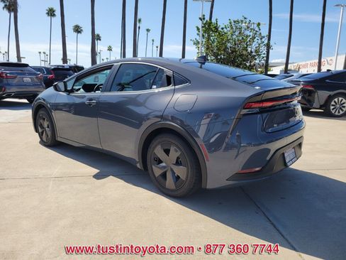 Used 2024 Toyota Prius LE FWD image 6
