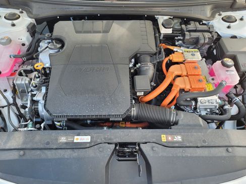 Certified 2025 Hyundai Elantra Hybrid FWD image 34