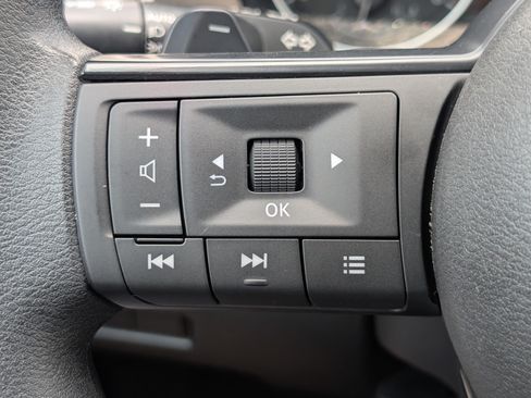 Used 2024 Nissan Rogue S AWD/4WD image 20