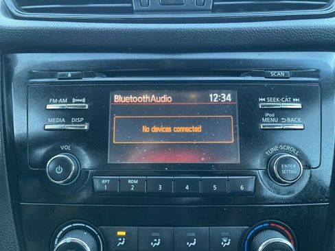 Used 2017 Nissan Rogue S image 17