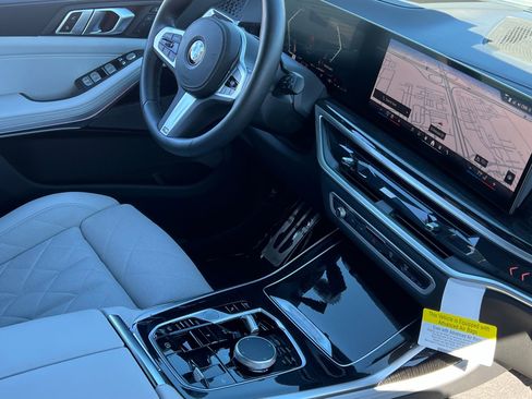 Used 2024 BMW X7 xDrive40i w/ M Sport Package image 41