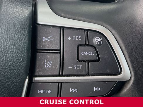 Used 2024 Toyota Highlander LE image 15