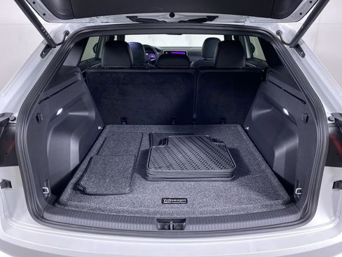 Used 2025 Volkswagen Atlas Cross Sport SEL R-Line image 15