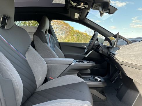 New 2026 BMW iX xDrive60 w/ M Sport Package image 28