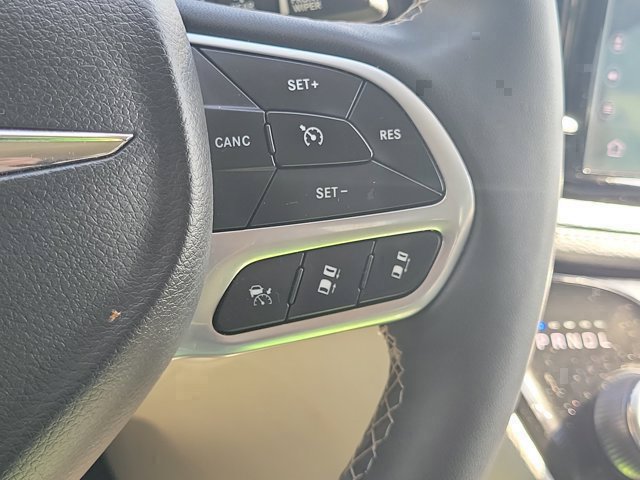 Used 2024 Chrysler Pacifica Limited FWD image 26