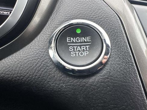 Used 2017 Ford Fusion SE w/ Equipment Group 201A image 14