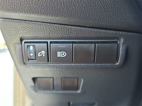 Used 2023 Toyota Corolla Cross LE image 29