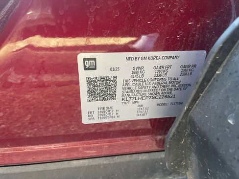 Used 2025 Chevrolet Trax LT image 28