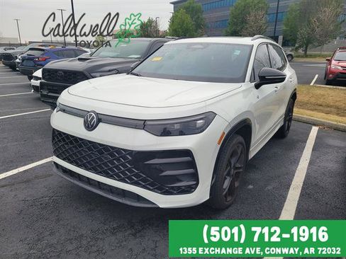 Used 2025 Volkswagen Tiguan SE R-Line image 1