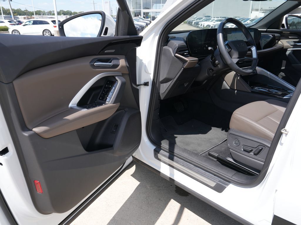 Used 2025 Audi Q5 Premium Plus w/ Premium Plus AWD/4WD image 26