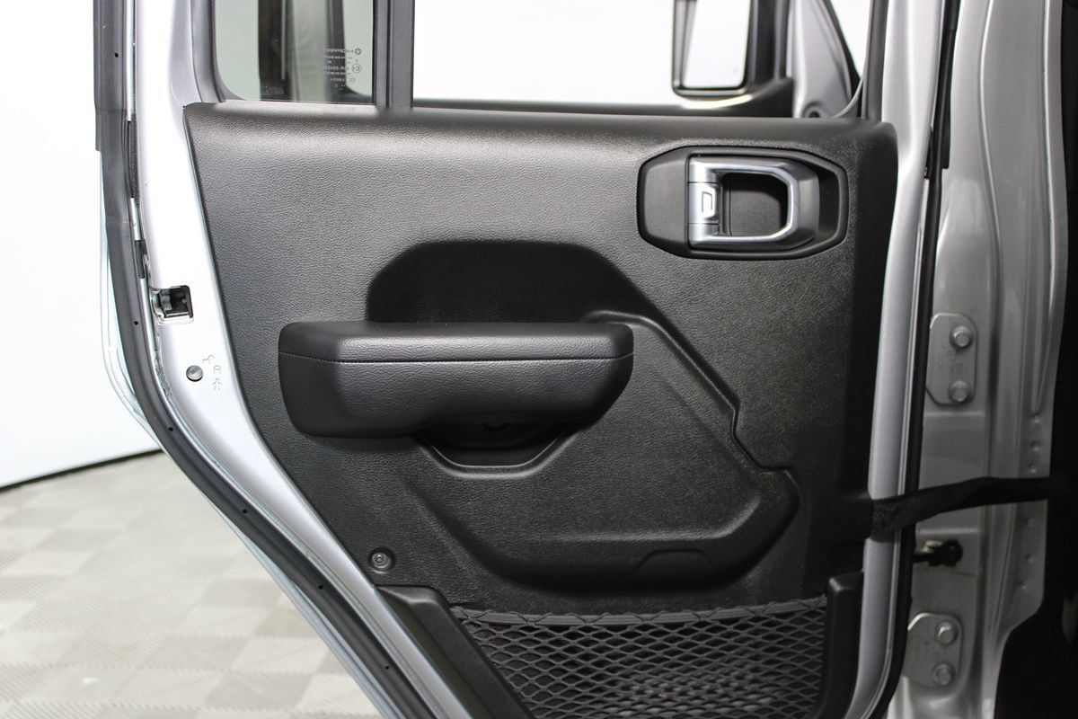 Used 2024 Jeep Wrangler Unlimited AWD/4WD image 23