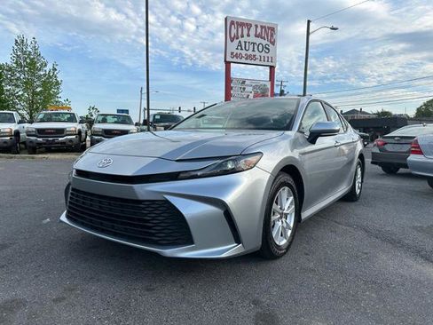 Used 2025 Toyota Camry LE FWD image 9