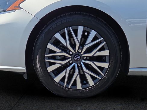 Used 2023 Nissan Altima 2.5 SV FWD image 8
